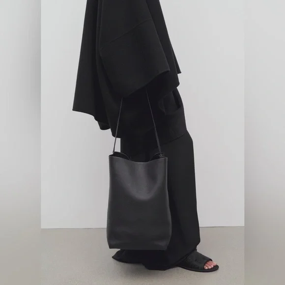 New THE ROW Large NS Tote Hook Shoulder Bag Purse in Black Leather - Picture 3 of 13